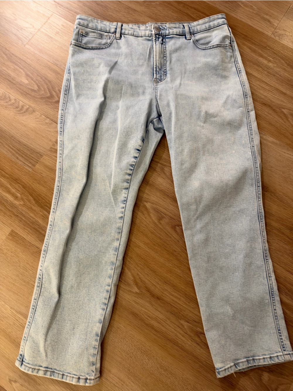 Reitmans Slim Leg Jeans in Light Wash